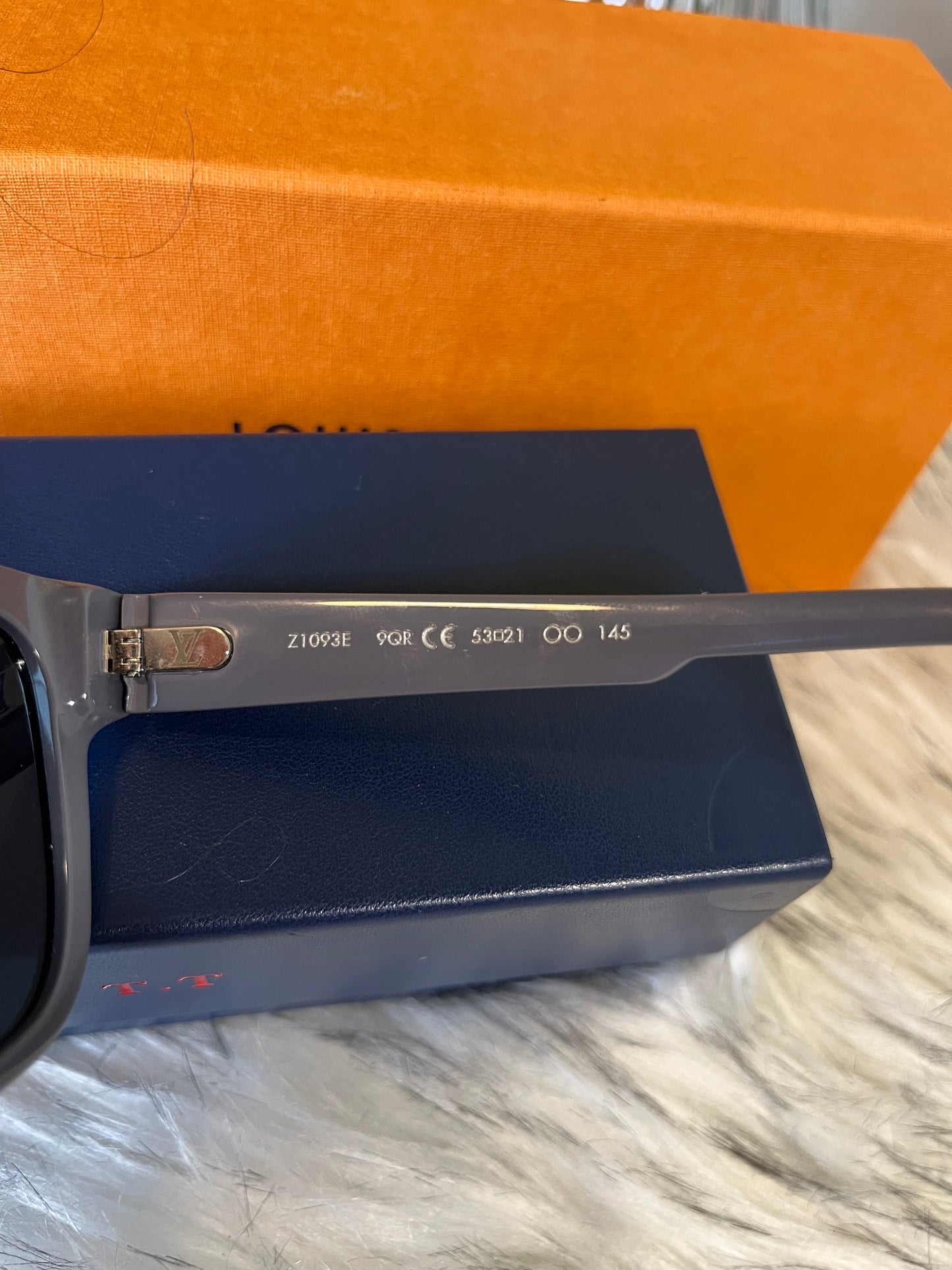 Louis Vuitton Woman Sunglasses Outer Space Z1093E